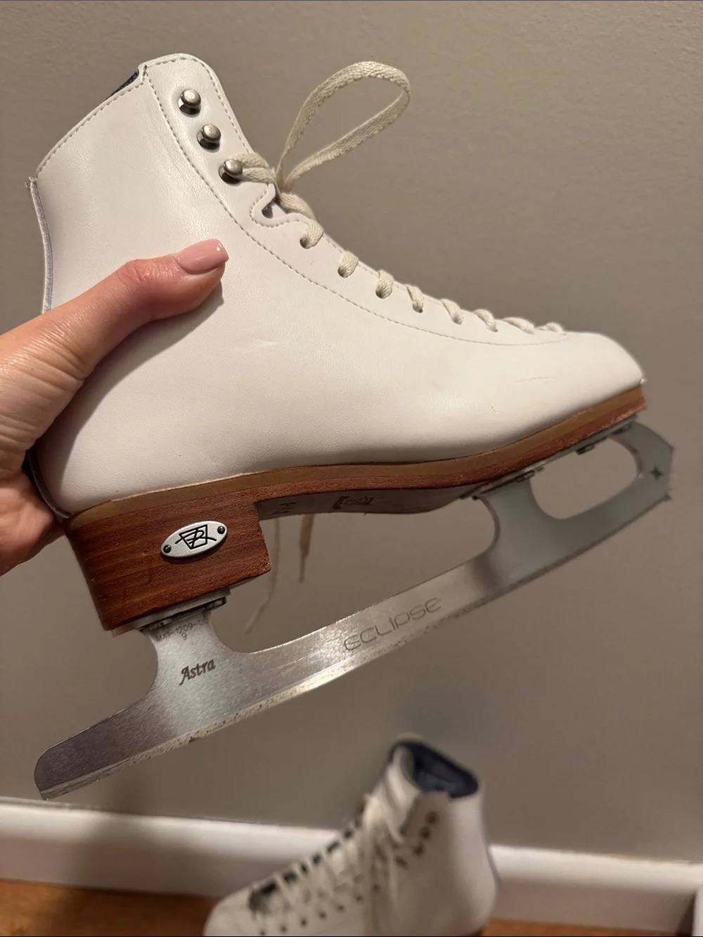 Riedell Model 29 Edge Girls' Ice Skates with Astra Blades - Picture 4 of 8